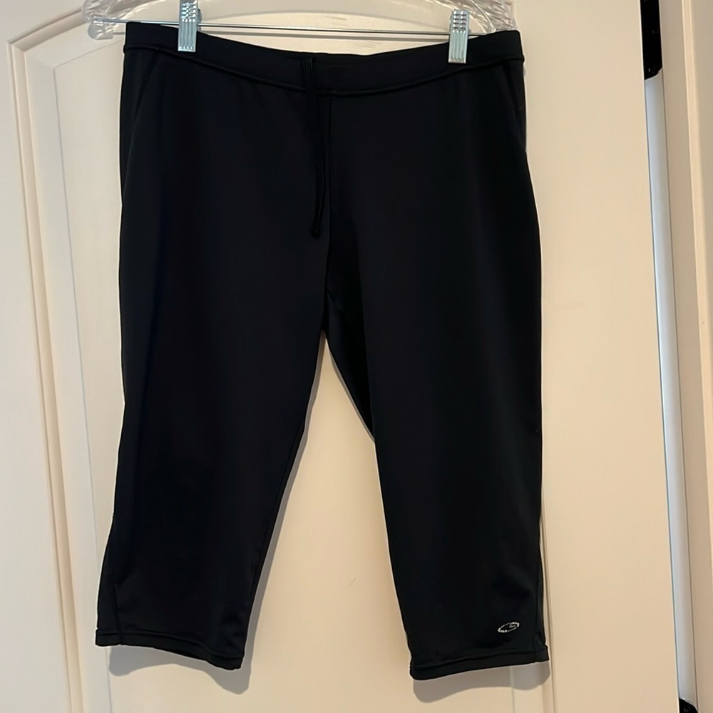 Women’s Black Champion Capris Exercise Pants. Size M